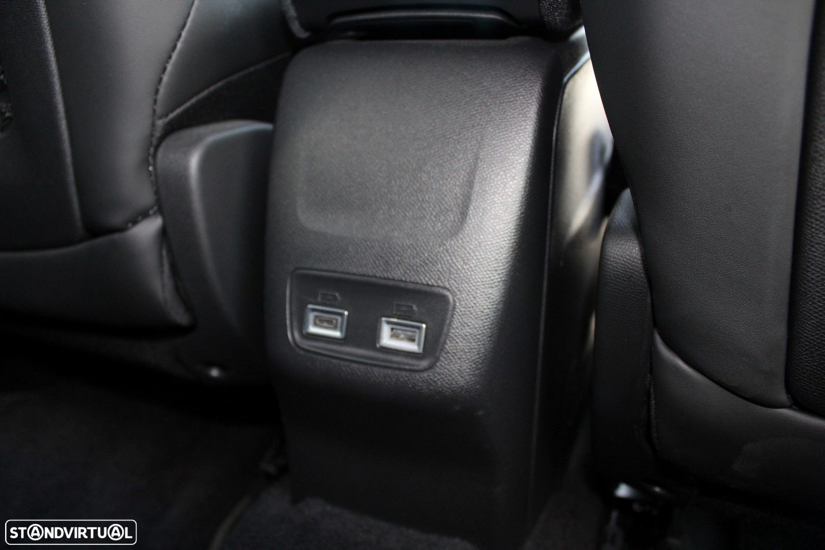 Peugeot 2008 1.2 PureTech GT EAT8 - 23