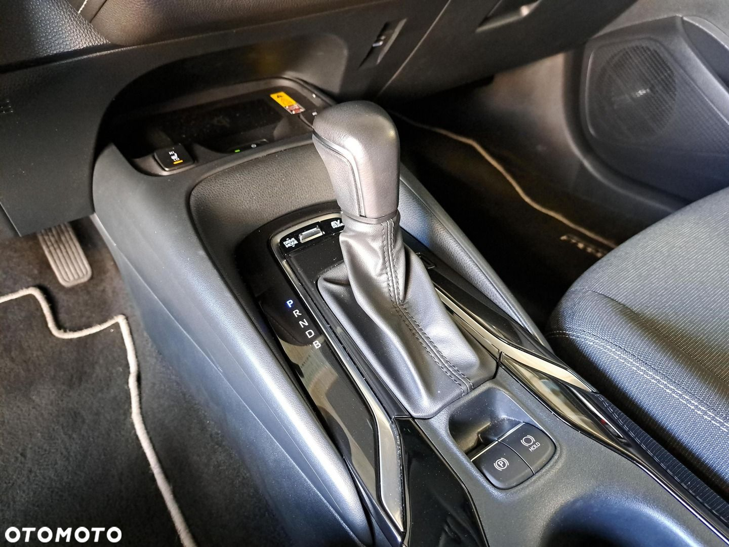 Toyota Corolla 1.8 Hybrid Comfort - 28