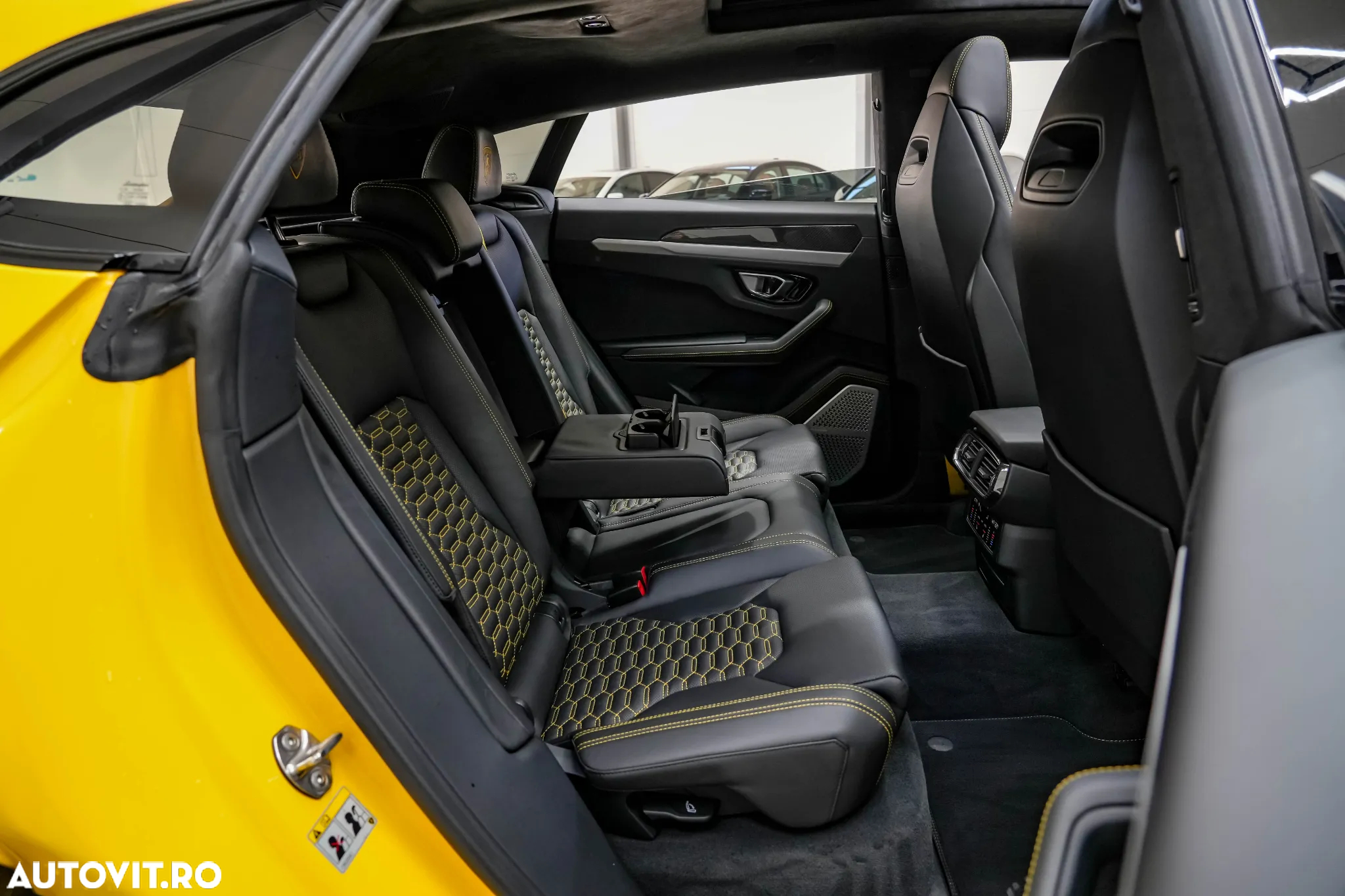 Lamborghini URUS Standard - 13