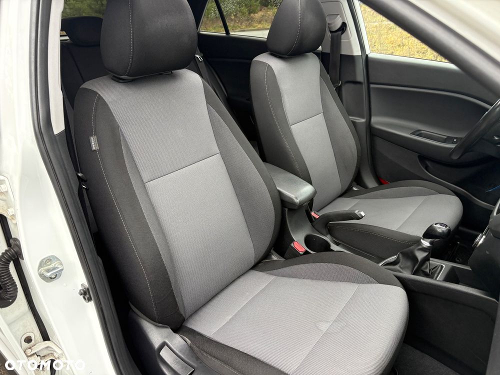 Hyundai i20 1.2 Intro Edition - 11