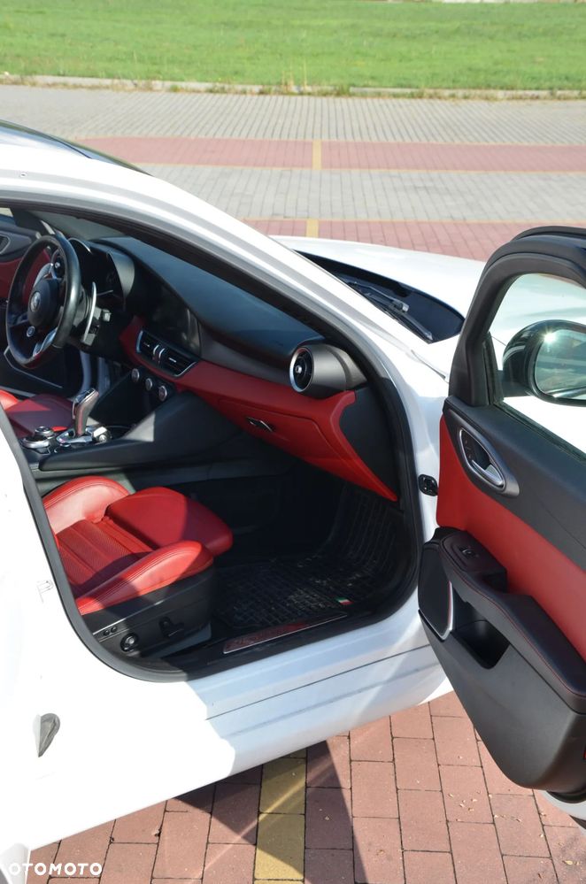 Alfa Romeo Giulia 2.0 Turbo 16V AT8 Veloce Ti - 8