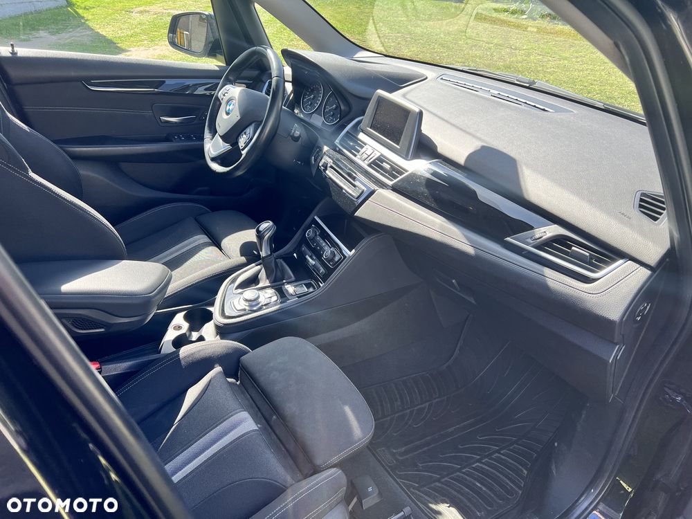 BMW Seria 2 218d - 8