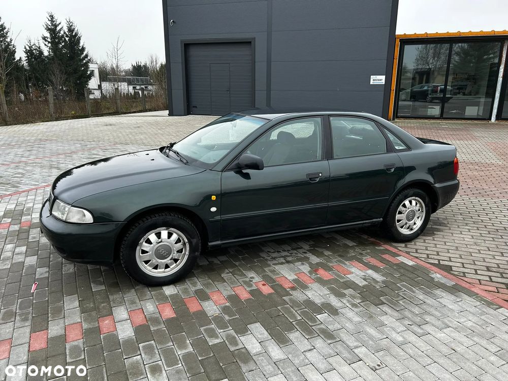 Audi A4 Limousine - 4