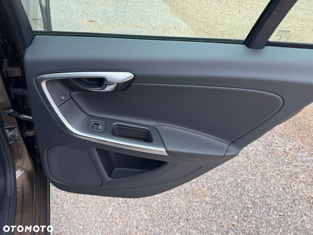 Volvo V60 Cross Country D3 Drive-E Momentum - 19
