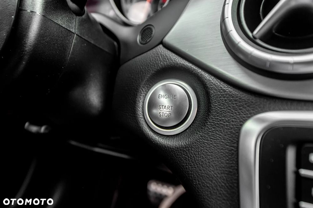 Mercedes-Benz CLA 250 4Matic 7G-DCT AMG Line - 39