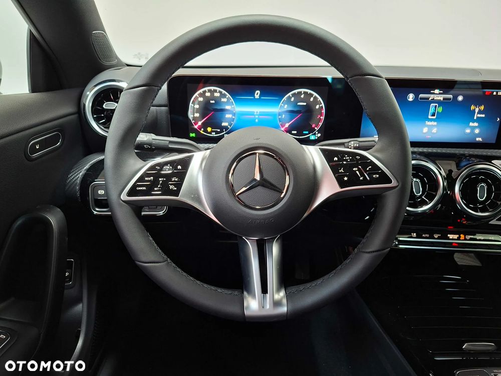 Mercedes-Benz CLA 200 7G-DCT - 8