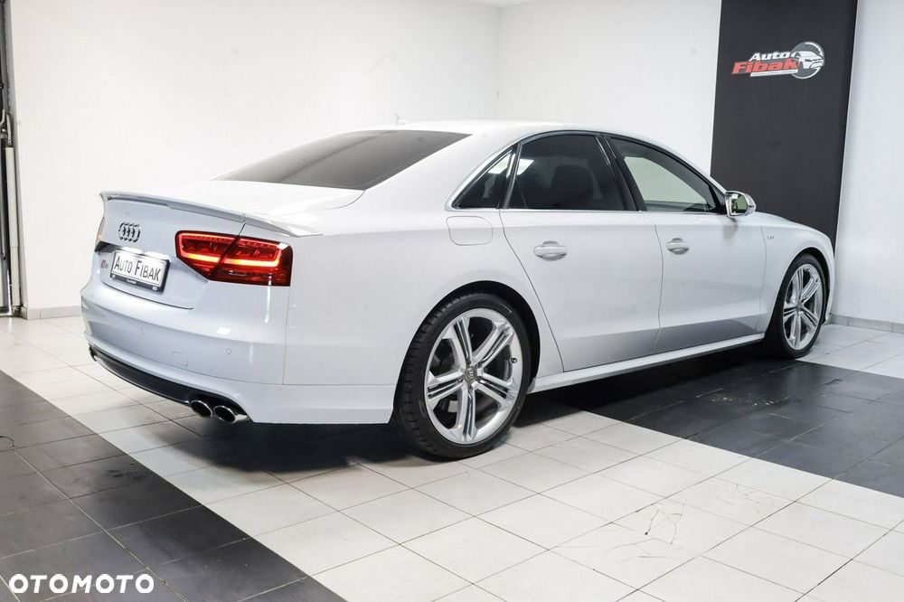 Audi S8 - 11