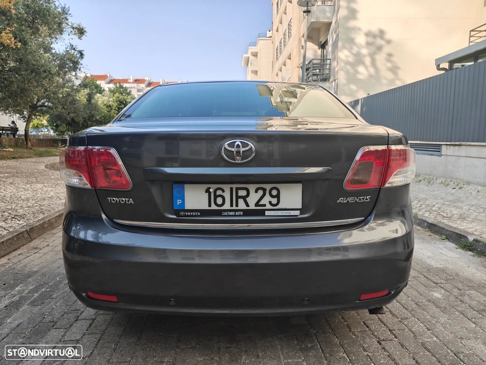 Toyota Avensis SD 2.2 D-4D Luxury +GPS+Pele - 11