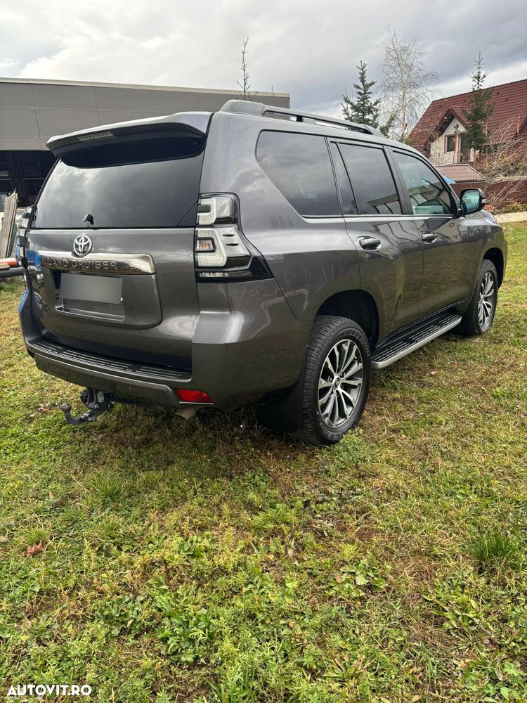 Toyota Land Cruiser - 4