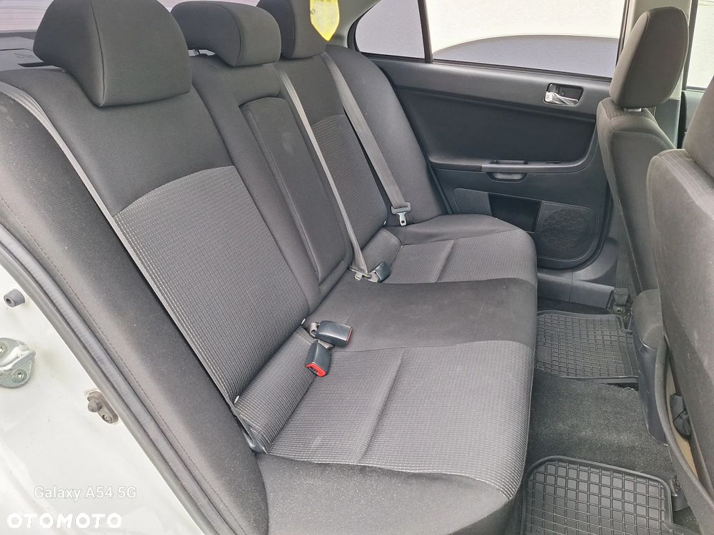 Mitsubishi Lancer 1.5 - 31