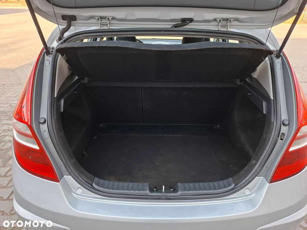 Hyundai i30 1.6 CRDi Classic + - 12