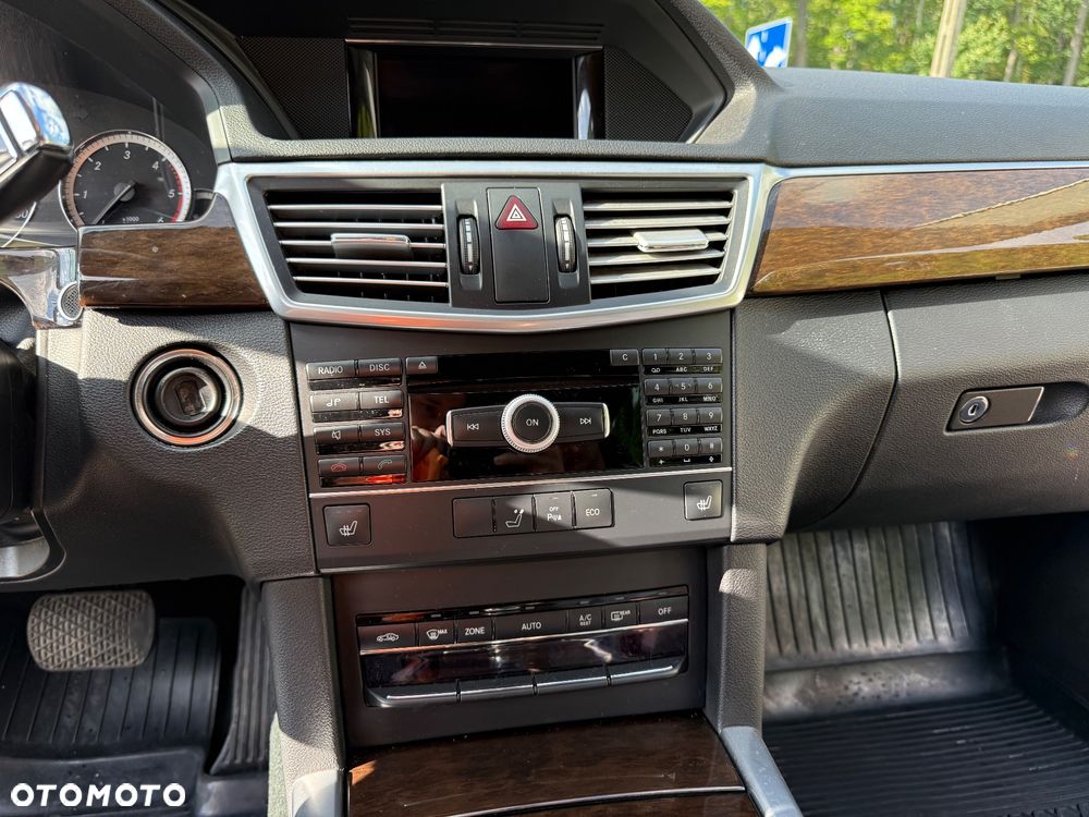Mercedes-Benz Klasa E 200 CDI DPF BlueEFFICIENCY 7G-TRONIC Elegance - 13