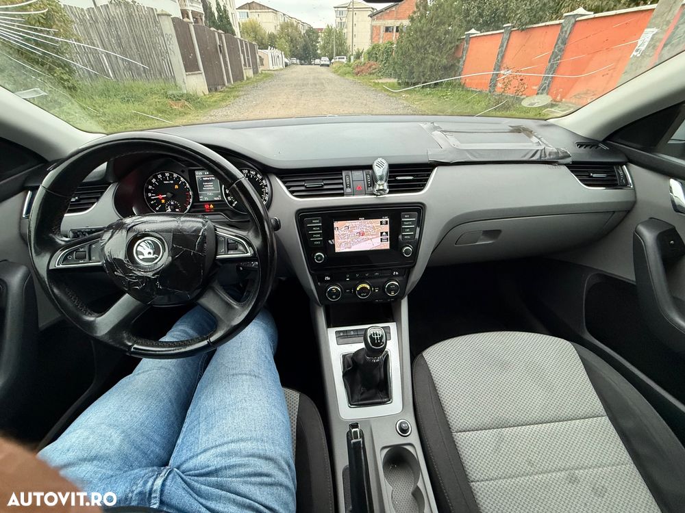 Skoda Octavia 1.6 TDI ACTIVE - 12