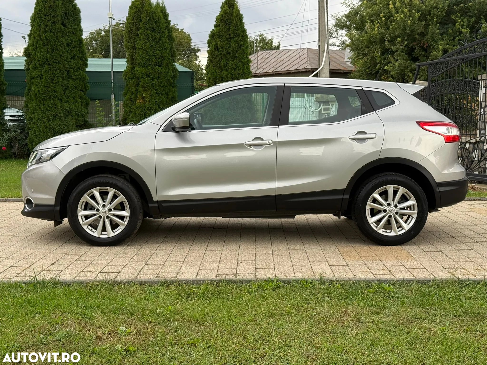 Nissan Qashqai 1.5 DCI Start/Stop N-Connecta - 16