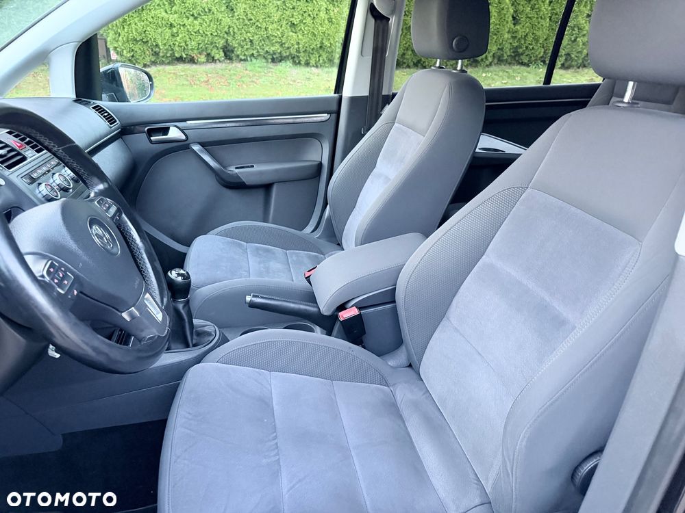 Volkswagen Touran - 14