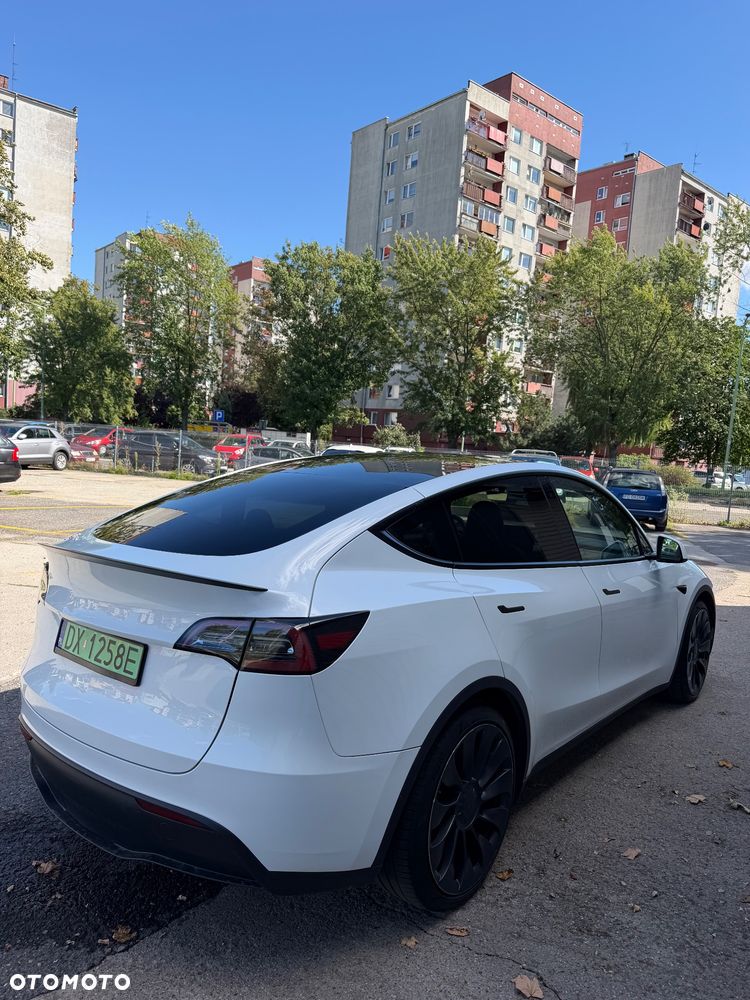 Tesla Model Y Performance AWD - 5