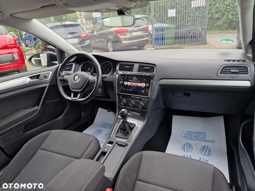 Volkswagen Golf - 27
