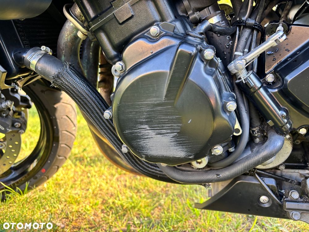Suzuki GSR - 12