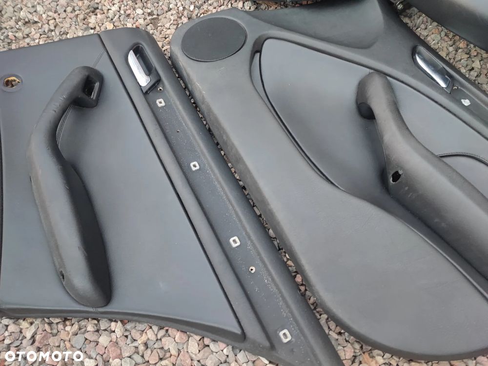 BMW E46 SEDAN ORYGINALNY KOMPLET FOTELI SKÓRZANYCH + KANAPA TYŁ SKŁADANA + BOCZKI EUROPA POD PODUSZKI AIR-BAG O NR. 52 20 8 214 940 / 52 20 8 214 970 / 52 10 8 214 910 OEM  W DOBRYM STANIE - 23