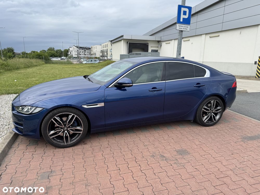 Jaguar XE 2.0 D Prestige - 6