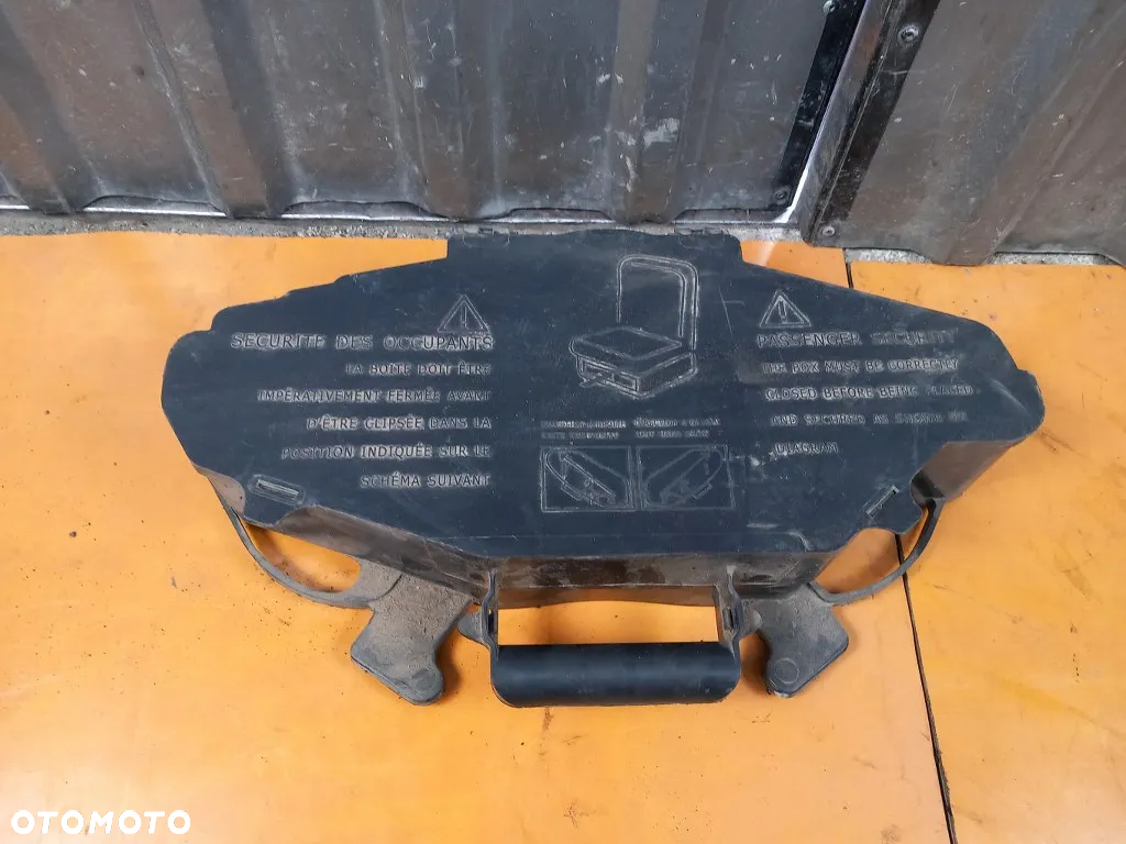 Lewarek Podnośnik Ucho Śruba Do Holowania Zestaw Koła Renault Trafic Vivaro A Primastar 2001-2014 8200727771 - 2