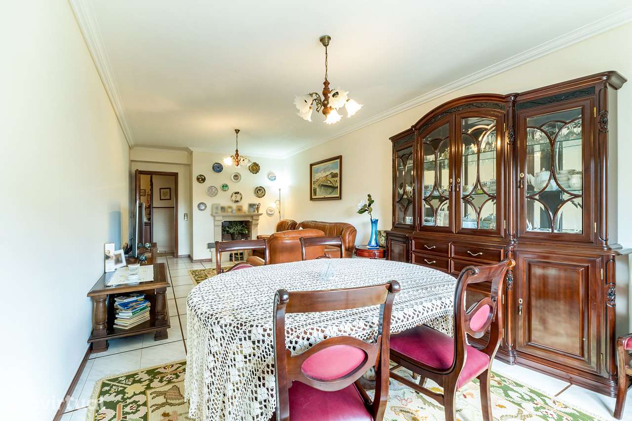 Apartamento T3 a 2 Minutos da Praia com Box Fechada e Churrasqueira em - Grande imagem: 3/25