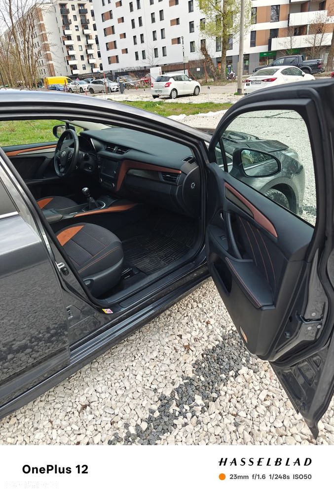 Toyota Avensis 1.8 Premium - 9