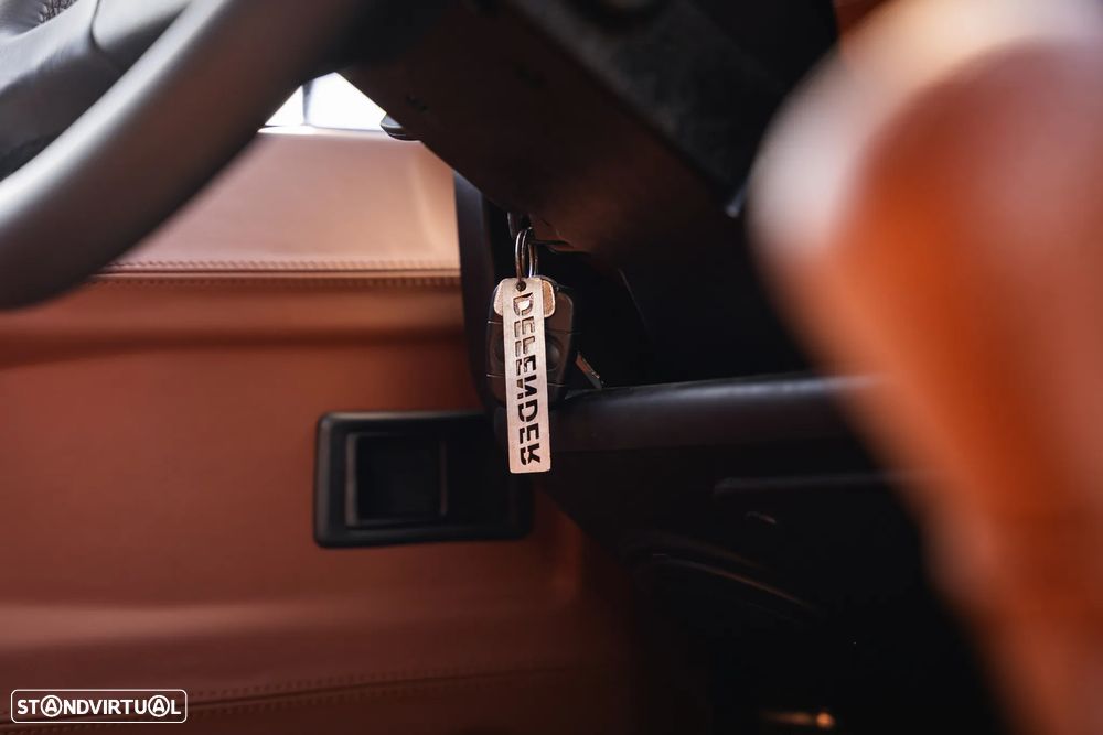 Land Rover Defender 90 SW 2.4 CRD S - 25