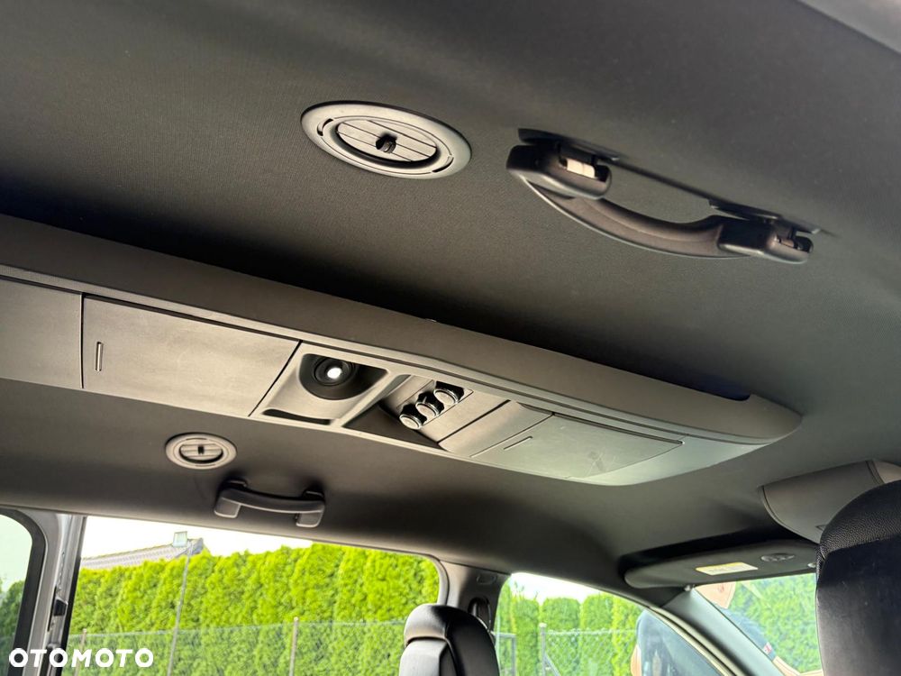 Dodge Grand Caravan - 11