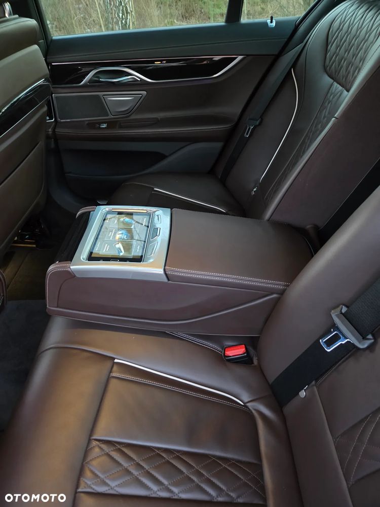 BMW Seria 7 - 10