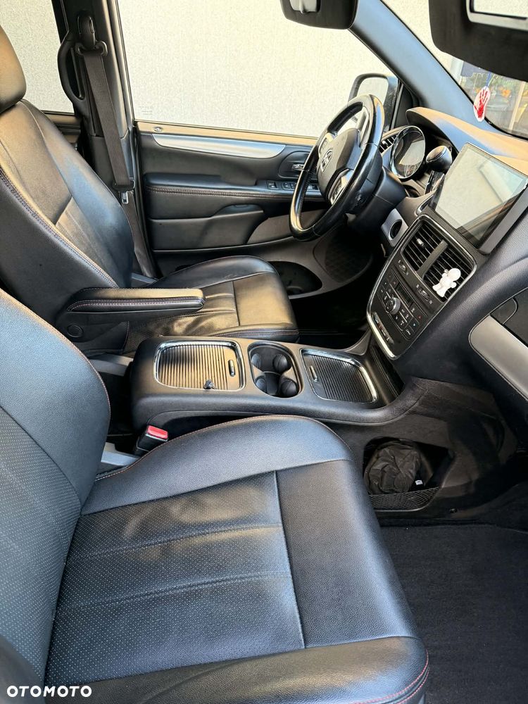 Dodge Grand Caravan 3.6 R/T - 17