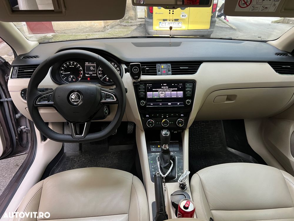 Skoda Octavia 2.0 TDI ELEGANCE DSG - 10