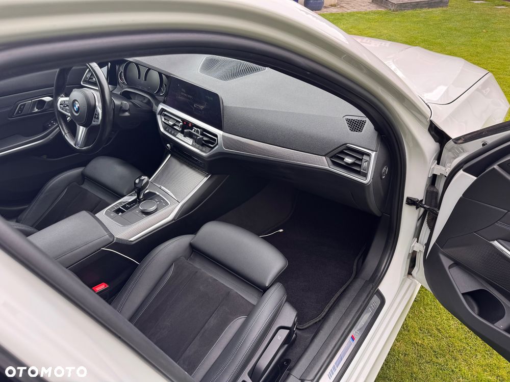 BMW Seria 3 320i M Sport - 12