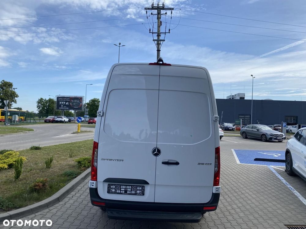 Mercedes-Benz Sprinter - 6