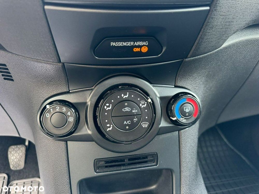 Ford Fiesta 1.25 Silver X - 26