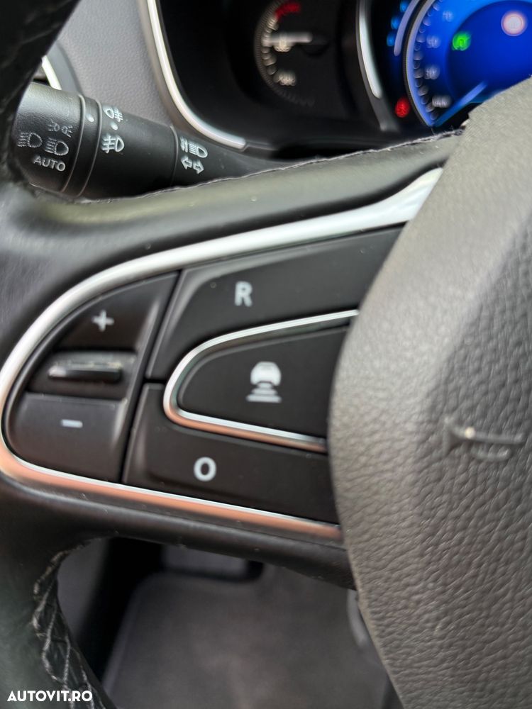 Renault Megane ENERGY dCi 110 EDC BOSE EDITION - 11