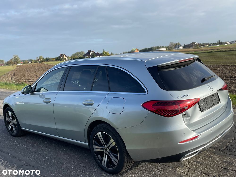 Mercedes-Benz Klasa C 300 e T 9G-TRONIC - 3