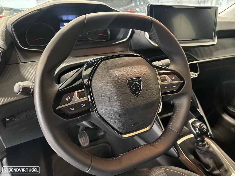 Peugeot 208 - 12