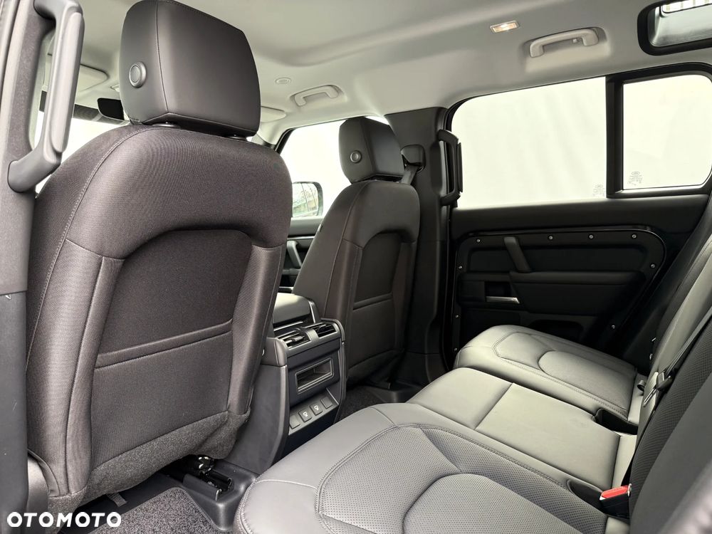 Land Rover Defender 110 D250 S - 9
