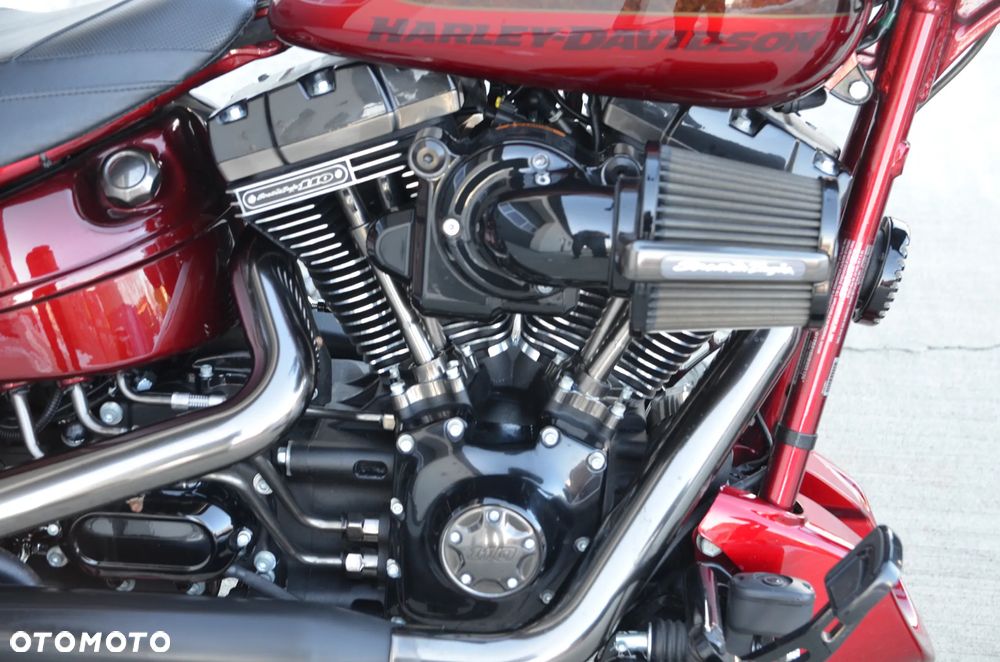 Harley-Davidson Softail Breakout - 20