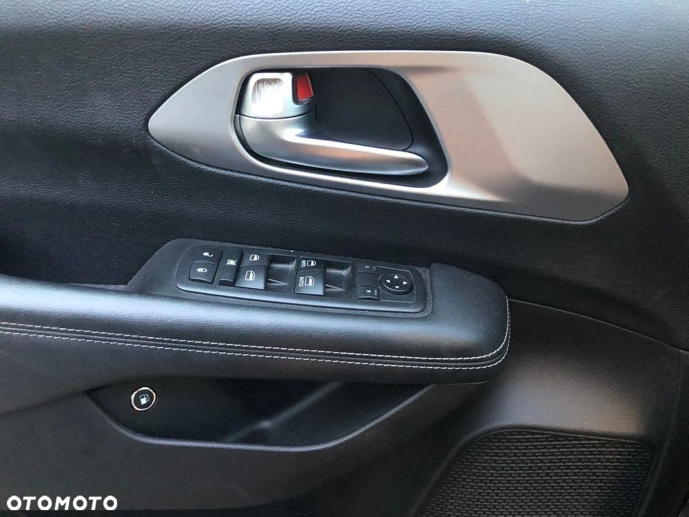 Chrysler Pacifica - 10