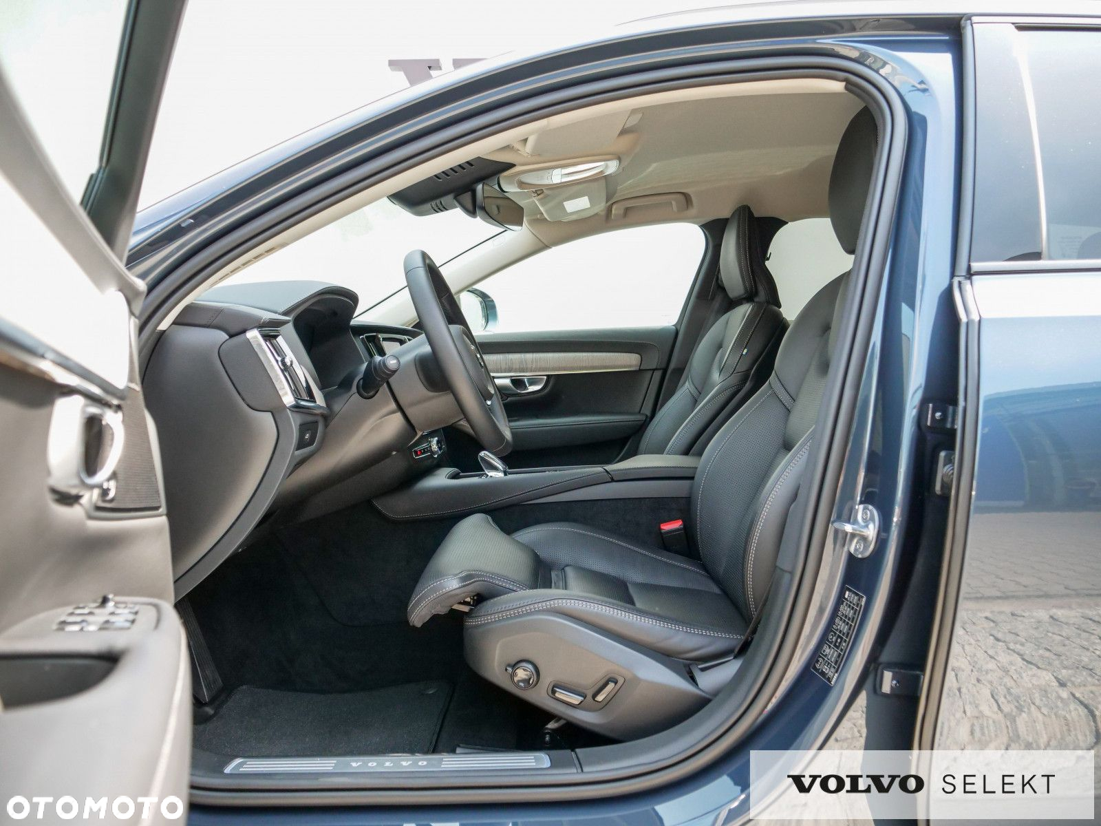 Volvo V90 Cross Country - 16