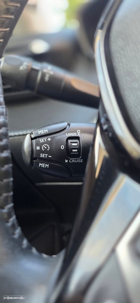 Peugeot 2008 1.2 PureTech Allure - 17