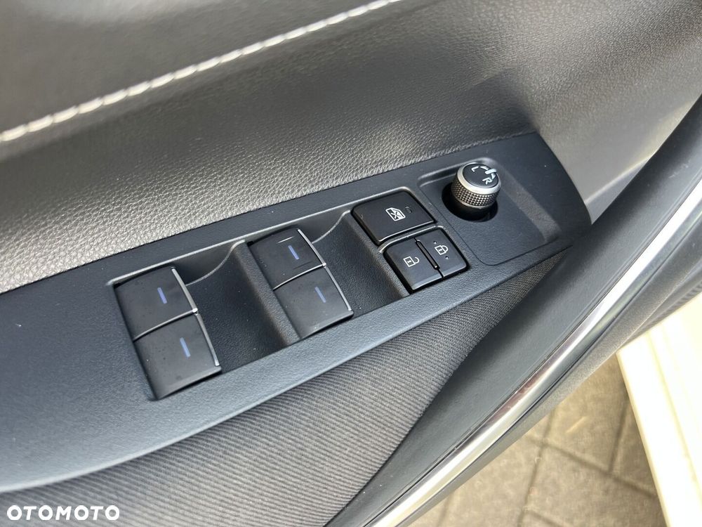 Toyota Corolla 1.8 Hybrid Comfort - 23