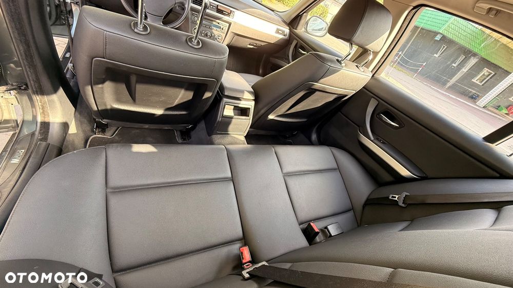 BMW Seria 3 318i - 14