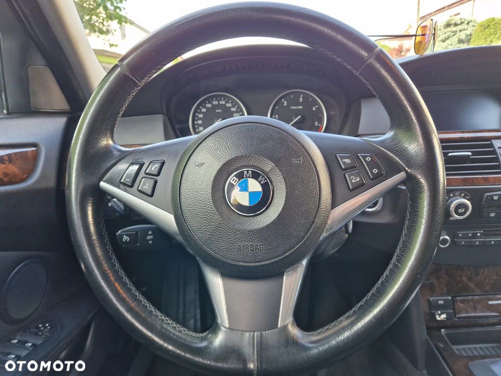 BMW Seria 5 530d xDrive - 14