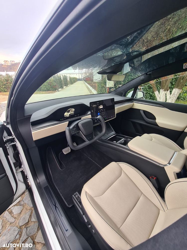 Tesla Model X - 17
