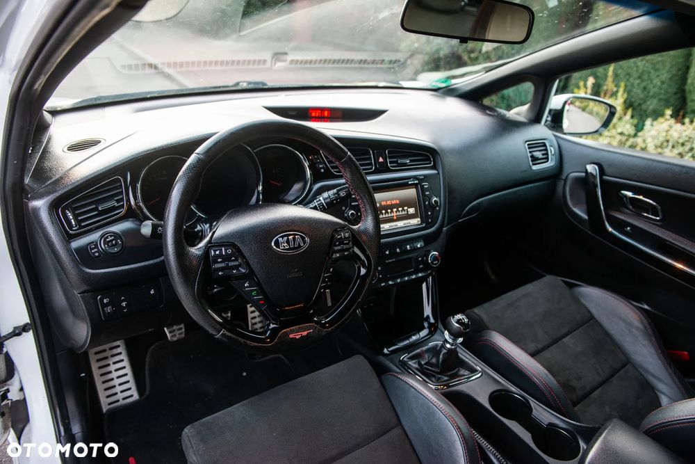 Kia Ceed 1.6 T-GDI GT - 19