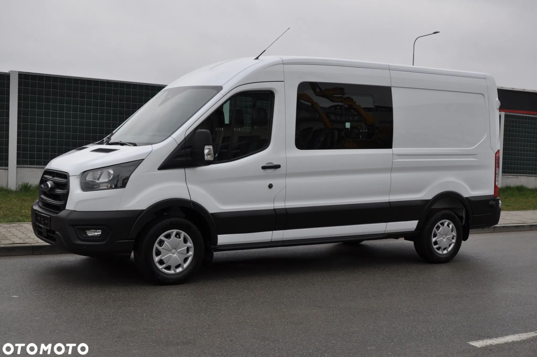 Ford TRANSIT L3H2 DCiV RWD TREND 7os BRYGADOWY FABRYCZNIE NOWY DOSTĘPNY OD RĘKI NA GWARANCJI - 1