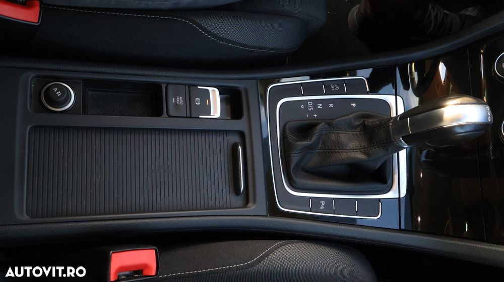Volkswagen Golf - 10